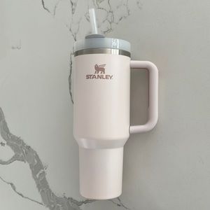 New in box Stanley THE QUENCHER H2.0 FLOWSTATE™ TUMBLER | 40 OZ